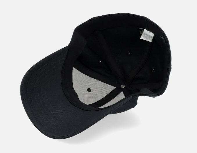 Casquette Under Armour X 𐱅𐰇𐰼𐰰